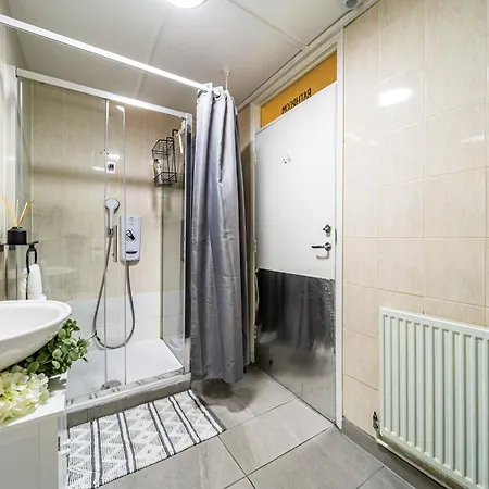 Luxurious & Spacious 3-br Free Parking Balcony *