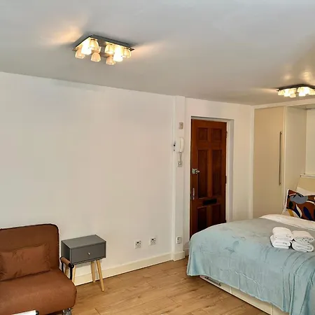 Close To Excel Centre Apartment *