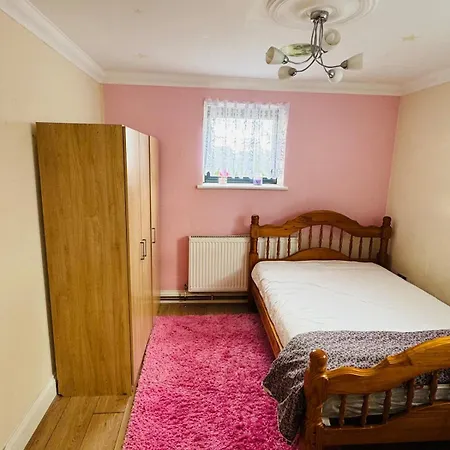 Charming 2 Bedroom Flat With Urban Views Appartement *