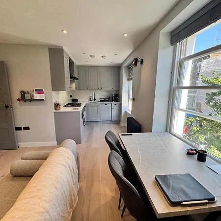 5 Min Walk To Oxford Street Apartment *