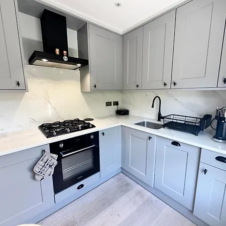5 Min Walk To Oxford Street Apartment