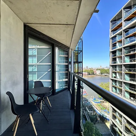 2 Bed Flat Big Ben View * ロンドン