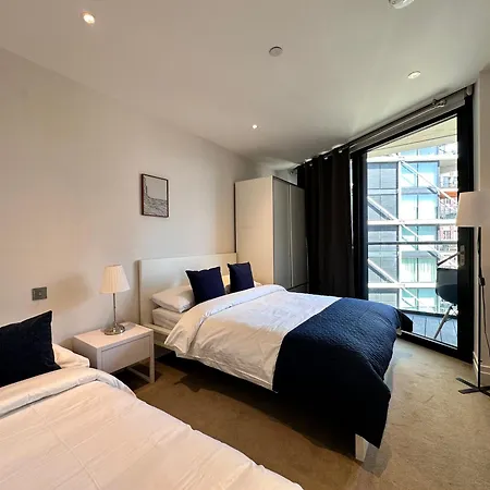 2 Bed Flat Big Ben View * ロンドン