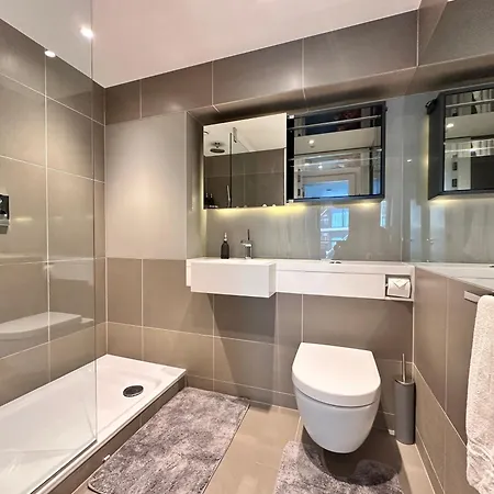 2 Bed Flat Big Ben View *