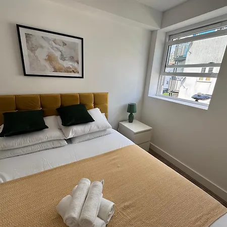 Urban And Trendy Stratford Sleeps 8 Free Parking Wifi London