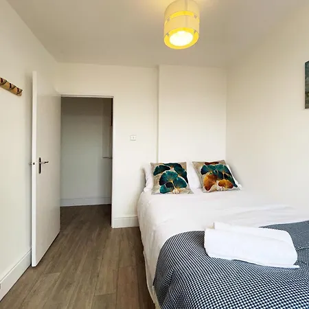 Sofia Place In Vauxhall - 3 Double Beds, 1 Sofa Bed, Spacious