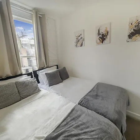Stylish Hyde Park 3 Bedroom * London