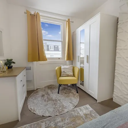 Apartment Stylish Hyde Park 3 Bedroom London