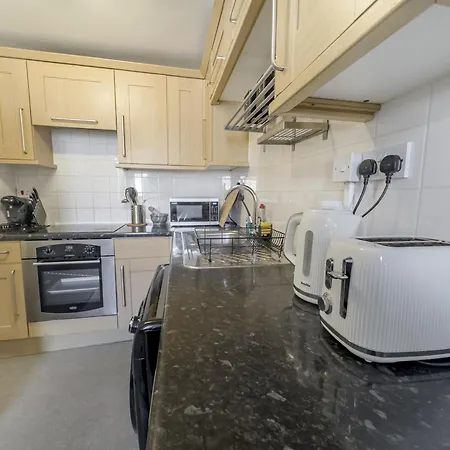 Stylish Hyde Park 3 Bedroom Apartment London