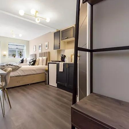 The Wanderer's Nest, Sleek Near It 1a * Londres