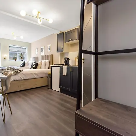 The Wanderer's Nest, Sleek Near It 1a Londres
