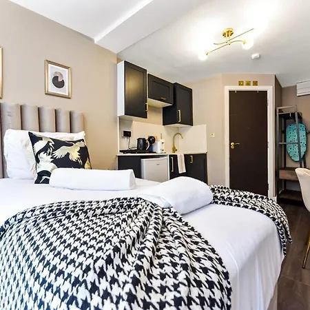 The Wanderer's Nest, Sleek Near It 1a * Londres