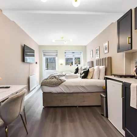 Apartment The Wanderer's Nest, Sleek Near It 1a London