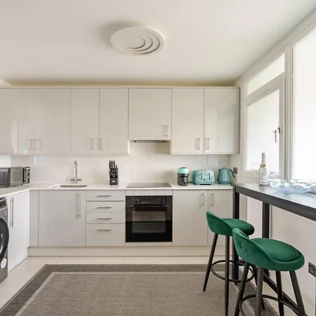 Private And Gated Family - Sleeps 6 Holiday home