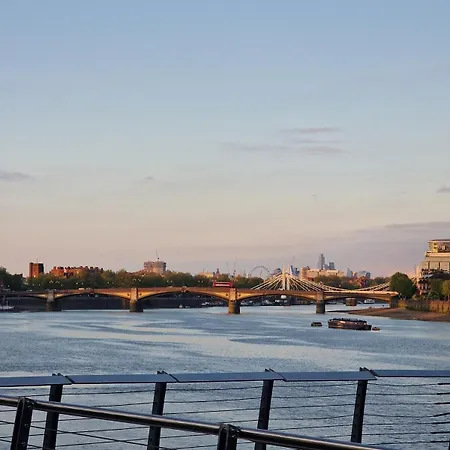 New Listing- 2 Bedroom Riverside Chelsea * Londres