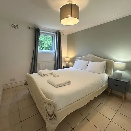 Modern Riverside Living On Black Road * London