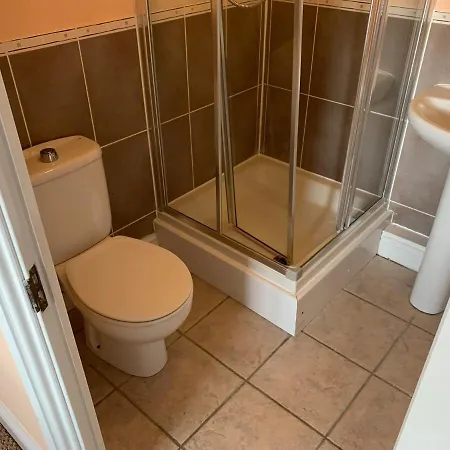 Apartamento 2 Bed 2 Bath Right Next To Park Located For Access To West End And Gtw Croydon