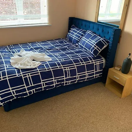 Apartamento 2 Bed 2 Bath Right Next To Park Located For Access To West End And Gtw Croydon