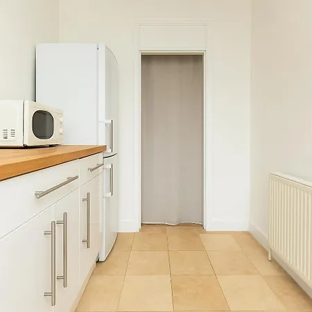 Comfortable West Near Acton Town Station Apartment London