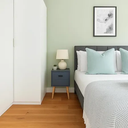 Comfortable West Near Acton Town Station *