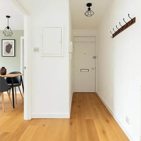 Comfortable West Near Acton Town Station London