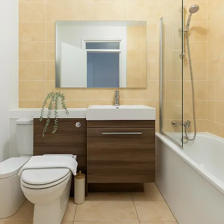 Comfortable West Near Acton Town Station Apartment London