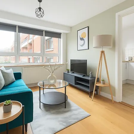 Apartment Comfortable West Near Acton Town Station