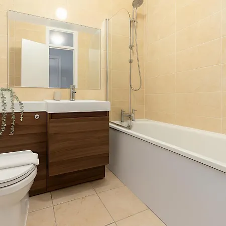 Comfortable West Near Acton Town Station