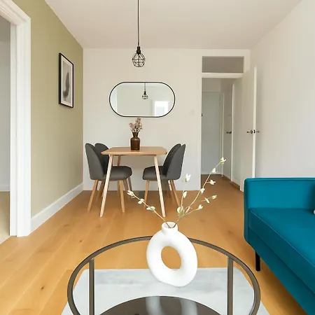 Comfortable West Near Acton Town Station *