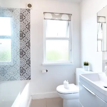 Beautiful With Garden In Tooting Holiday home *