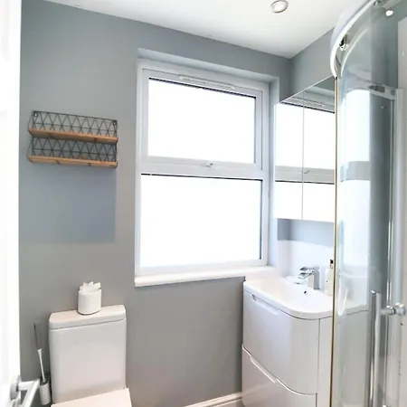 Beautiful With Garden In Tooting Holiday home