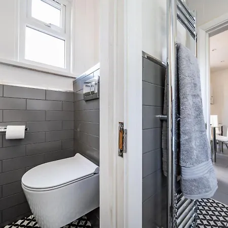 Amazing One Bed Flat Wimbledon London