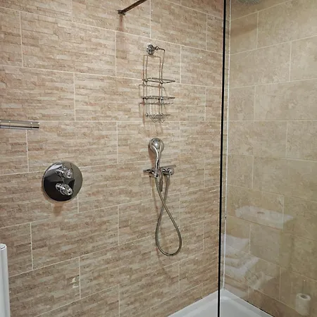 Penthouse In Luxor House Aparthotel London