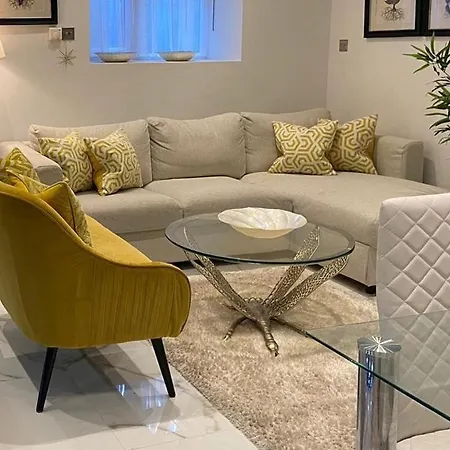 Elegant 2 Bed Flat In Chiswick * London