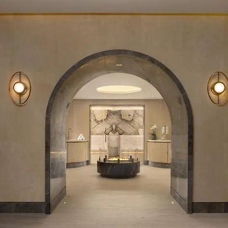 Raffles At The Owo Szálloda 5*