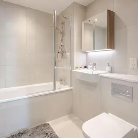 דירה Exclusive 2 Bed Prime Location & Easy Transport ברקינג