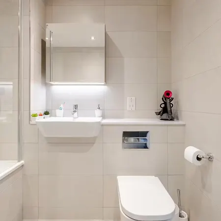 דירה Exclusive 2 Bed Prime Location & Easy Transport ברקינג