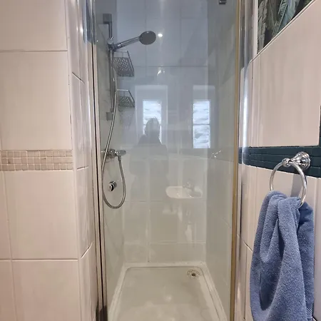 A3-1st Floor 2 Bed Flat Near Elephant And Castle * London
