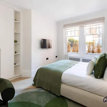 5 Mins Walk To Selfridges, Mayfair Retreat Apartment London