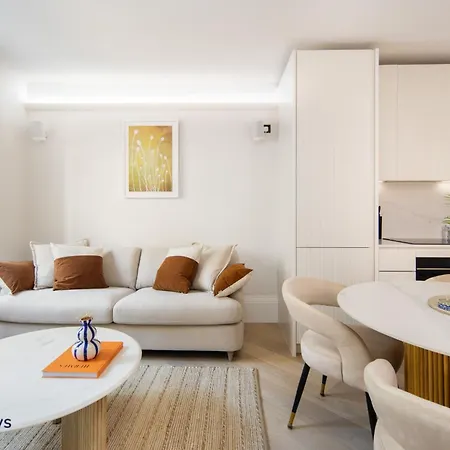 Apartment 5 Mins Walk To Selfridges, Mayfair Retreat *