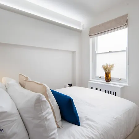 Apartment 5 Mins Walk To Selfridges, Mayfair Retreat London