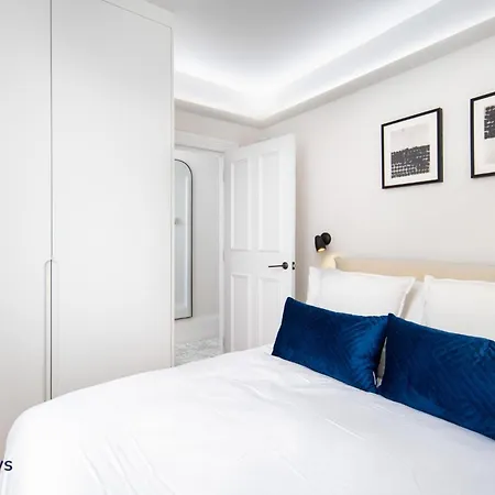 Apartment 5 Mins Walk To Selfridges, Mayfair Retreat London