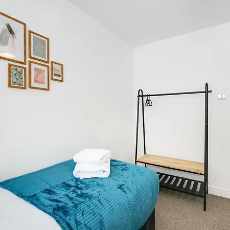 2 Bed In Lock *