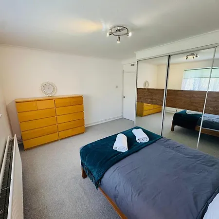 Large Near Wembley Stadium Apartment *