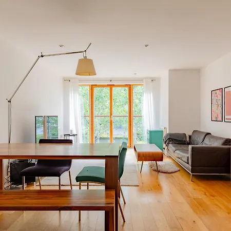 Stylish 1bd Flat In Gated Community Clapham Apartment London