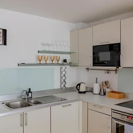 Stylish 1bd Flat In Gated Community Clapham Apartment *