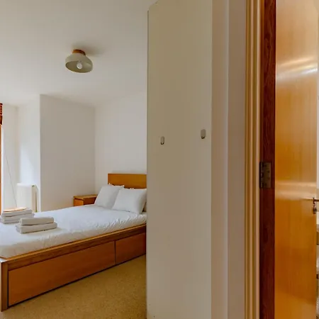 Stylish 1bd Flat In Gated Community Clapham
