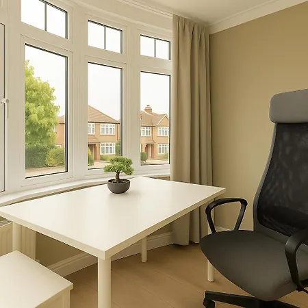 Apartment Modern With With Garden & Shared Kitchen In Ealing *