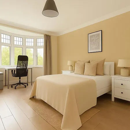 Apartment Modern With With Garden & Shared Kitchen In Ealing London