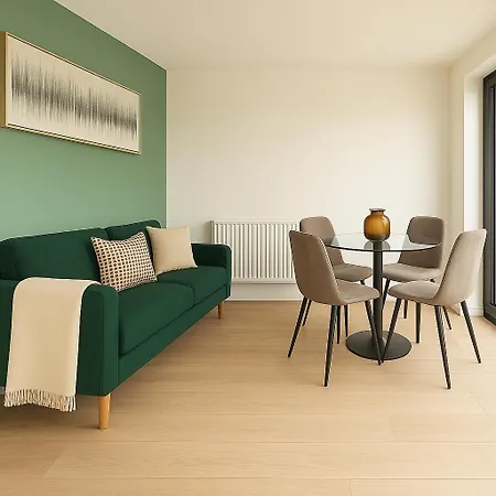 Modern With With Garden & Shared Kitchen In Ealing